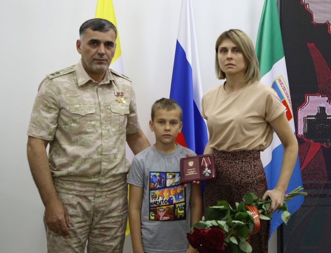 В Железноводске ордена Мужества передали родным погибших росгвардейцев