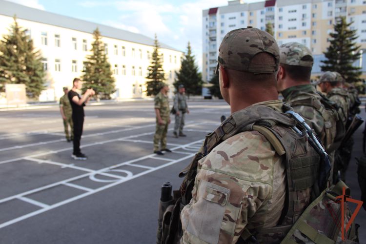 Росгвардейцев - участников специальной военной операции встретили в Саратове