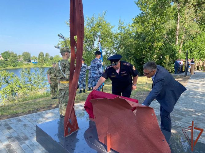 В Пскове торжественно открыли памятник, посвященный подвигу бойцов НКВД и воинов-саперов