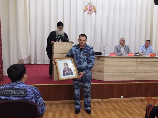 Церемония награждения участвовавших в спецоперации росгвардейцев прошла в Барнауле