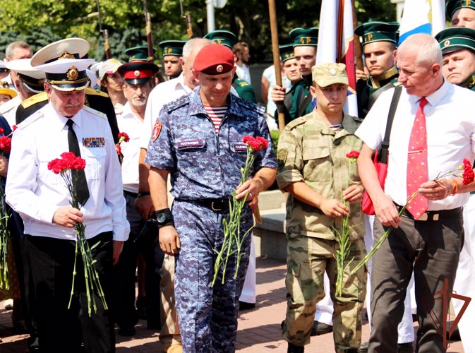  В Севастополе Росгвардия отдала дань уважения памяти адмирала Павла Нахимова