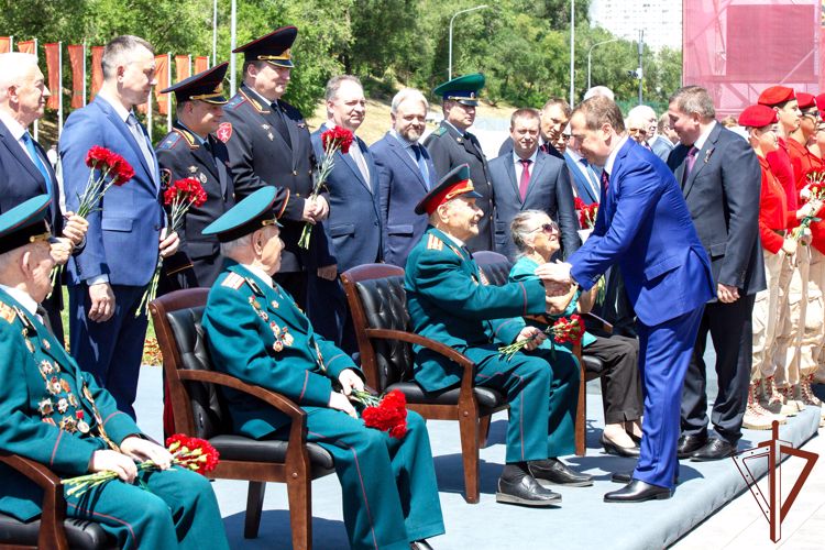 Росгвардейцы Южного округа участвуют в памятных мероприятиях в ознаменование 80-летия Сталинградской битвы