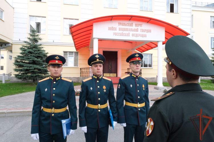 В Уральский округ Росгвардии прибывают выпускники военных вузов  для дальнейшего прохождения службы