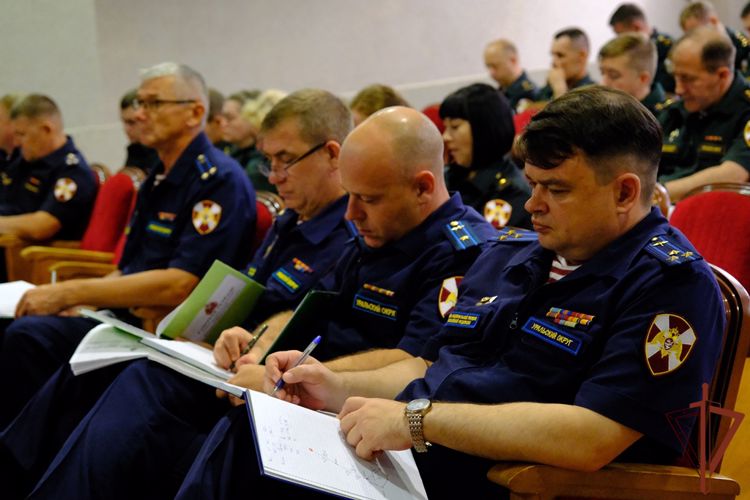 В управлении Уральского округа Росгвардии состоялись занятия по профессионально-должностной подготовке (видео)