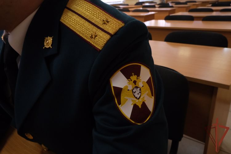 Врио командующего округом встретился с офицерами-выпускниками, прибывшими для продолжения службы на Урал