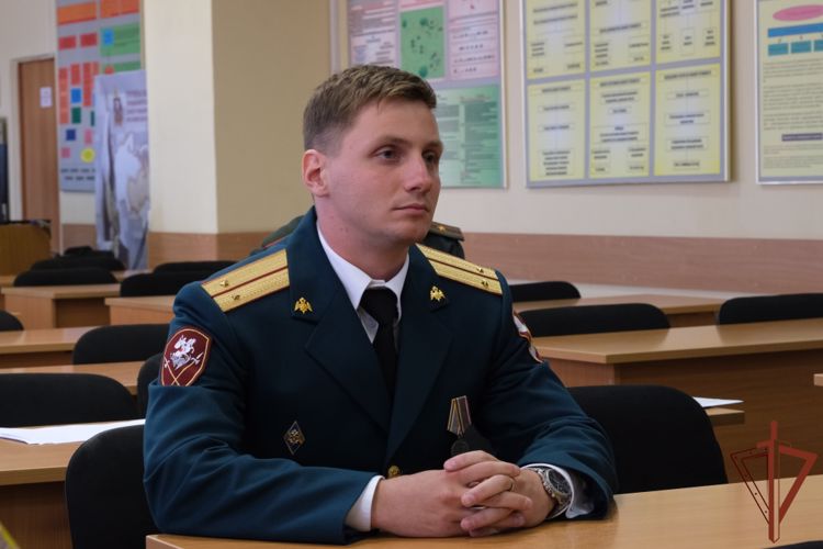 Врио командующего округом встретился с офицерами-выпускниками, прибывшими для продолжения службы на Урал