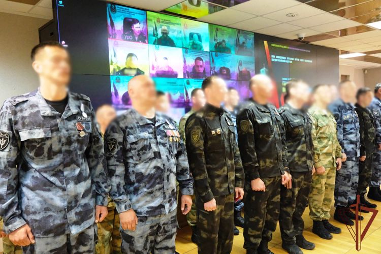 Росгвардейцам - участникам спецоперации  вручены государственные награды в Екатеринбурге (видео)
