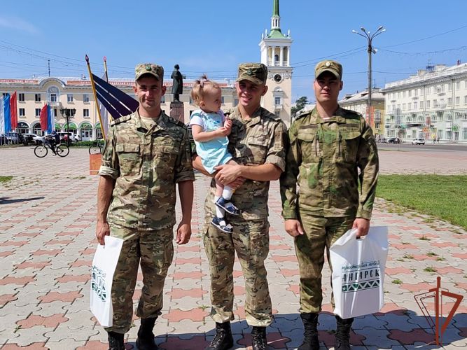 Военнослужащих Росгвардии наградили за спасение из воды троих подростков в Иркутской области