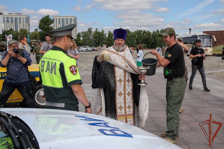 Росгвардейцы участвуют в пятом бронепробеге «Дорога Мужества»