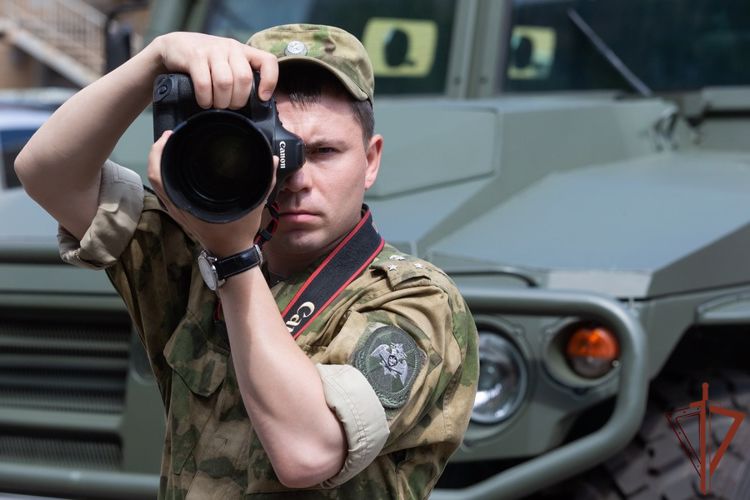 Военные фотографы Росгвардии отмечают профессиональный праздник