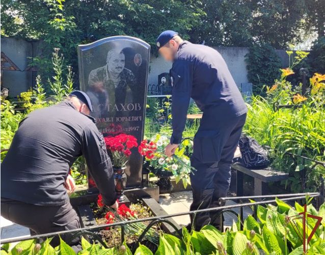Память погибшего товарища почтили сотрудники столичного СОБР Росгвардии