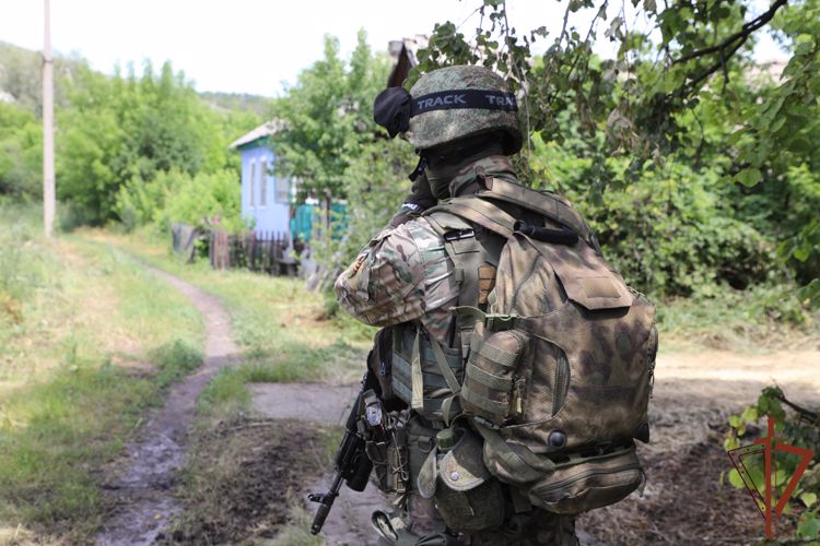 Росгвардейцы обнаружили крупный схрон боеприпасов в Луганской Народной Республике