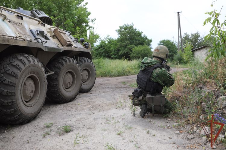 Росгвардейцы в ЛНР задержали вооруженного пособника ВСУ