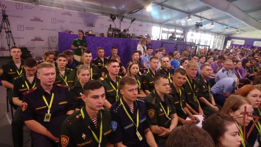Офицеры Санкт-Петербургского военного института Росгвардии участвуют в форуме «Территория смыслов»