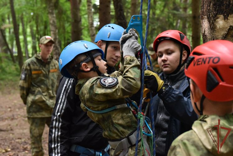 Участники военно-патриотических сборов «Гвардейская смена. Бородино -2022» освоили азы высотной подготовки 