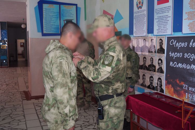 Росгвардейцам - участникам спецоперации на Украине вручили государственные награды в пунктах временной дислокации
