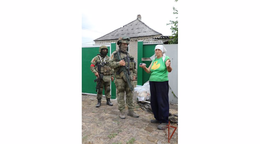 В Луганской Народной Республике росгвардейцы оказали помощь местному населению