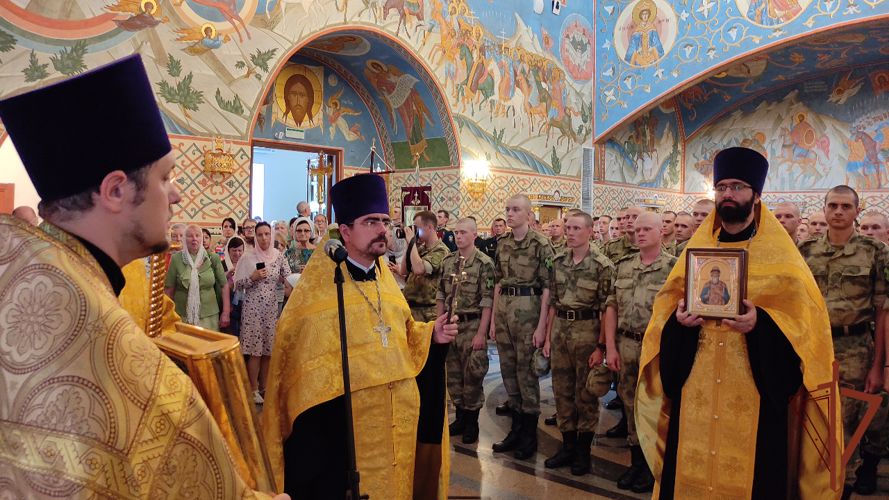 Богослужение памяти небесного покровителя Росгвардии князя Владимира состоялось в главном храме ведомства