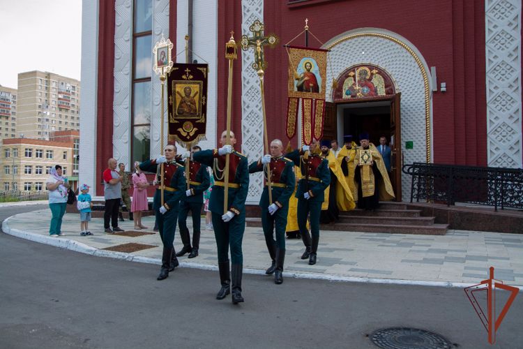 Богослужение памяти небесного покровителя Росгвардии князя Владимира состоялось в главном храме ведомства