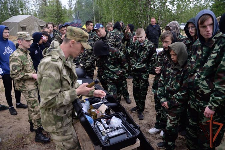 Встречи, мастер-классы и «зарницы» в рамках всероссийского проекта проводят на Урале представители ведомства (видео)