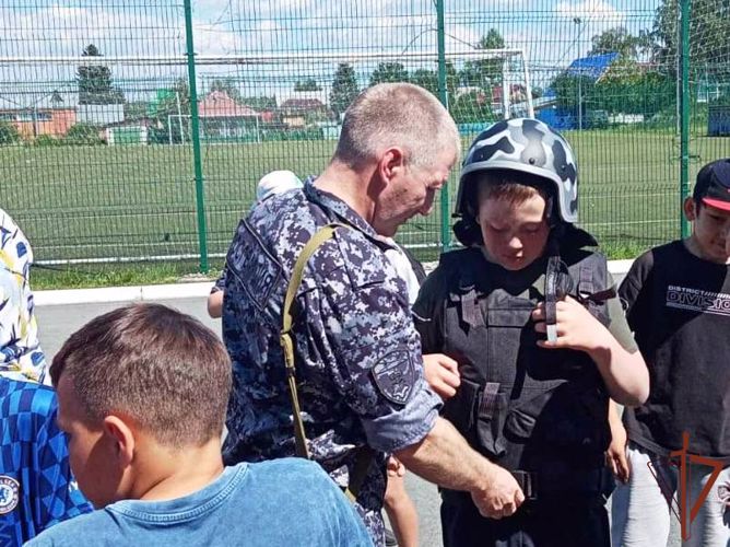 Встречи, мастер-классы и «зарницы» в рамках всероссийского проекта проводят на Урале представители ведомства (видео)