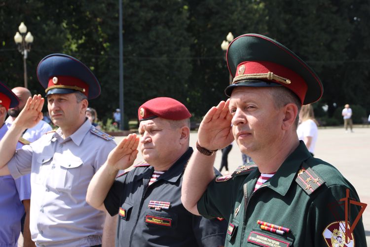 В Северо-Кавказском округе Росгвардии прошли мероприятия ко Дню государственного флага