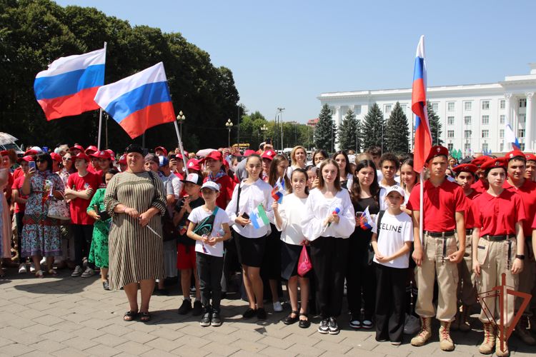 В Северо-Кавказском округе Росгвардии прошли мероприятия ко Дню государственного флага