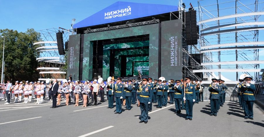 Оркестр Росгвардии поздравил жителей Нижнего Новгорода с Днём города