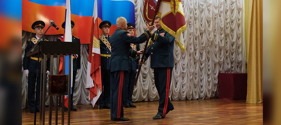 Генерал-полковник Игорь Ильяш вручил личный штандарт командующему Уральским округом и государственные награды офицерам Росгвардии