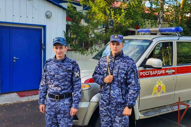 Росгвардейцы предотвратили возгорание автомобиля на Ямале 