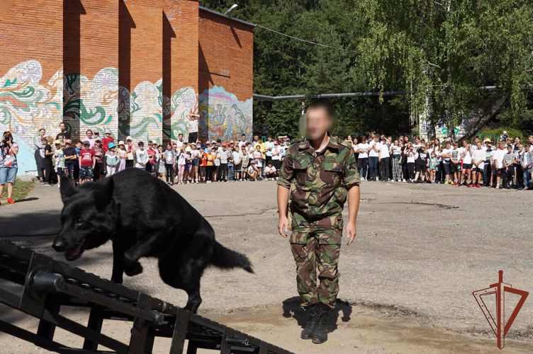 Росгвардейцы приняли участие в открытии смены «Страна Героев» в Ивановской области