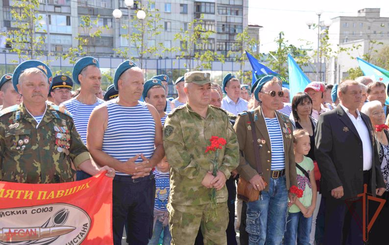 В Уральском округе сотрудники Росгвардии обеспечили правопорядок в День ВДВ