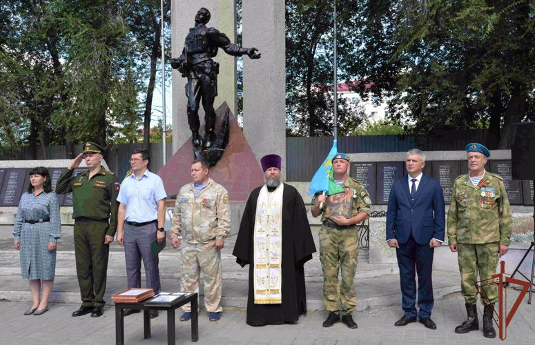 В Уральском округе сотрудники Росгвардии обеспечили правопорядок в День ВДВ