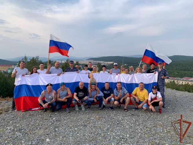 Акцию "Своих не бросаем" поддержали росгвардейцы на Ямале (видео)
