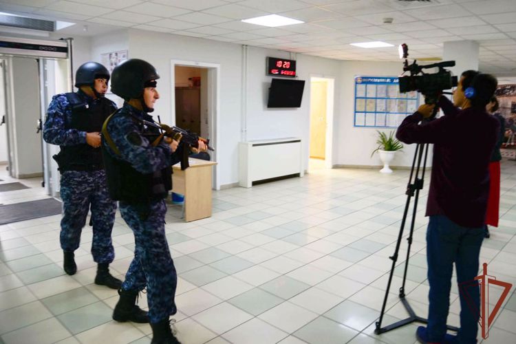 Журналисты побывали на тренировке сотрудников вневедомственной охраны Росгвардии в Салехарде (видео)