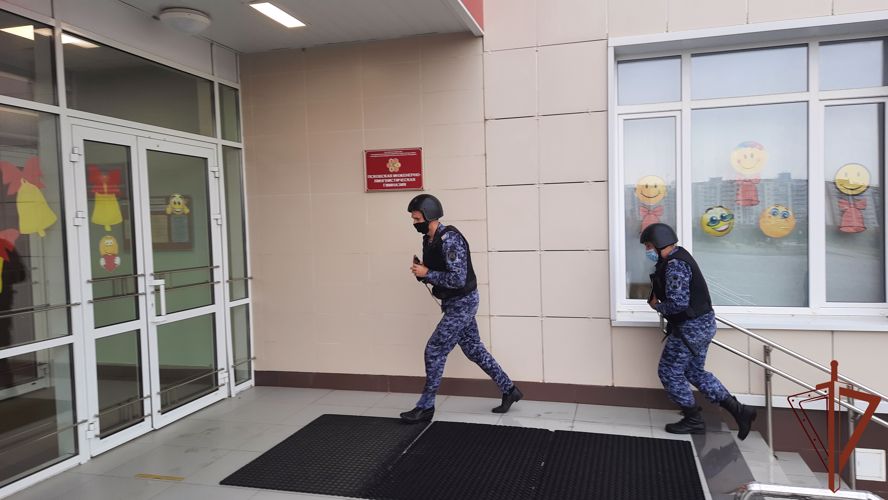 Росгвардейцы проверили безопасность образовательных учреждений перед началом учебного года
