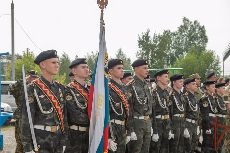 Память погибшего бойца ОМОН Росгвардии увековечена в Перми (видео)