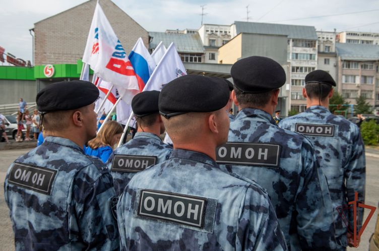 Память погибшего бойца ОМОН Росгвардии увековечена в Перми (видео)