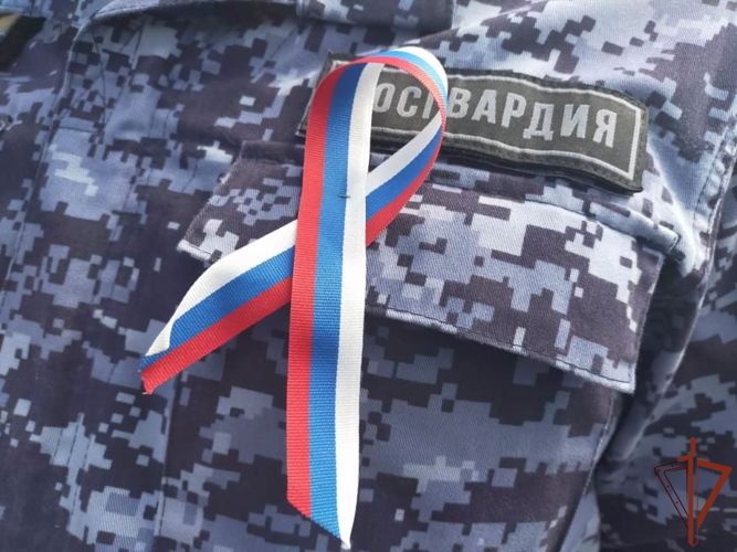 Патриотическая акция,  посвященная Дню Государственного  флага России, стартовала в Уральском округе Росгвардии