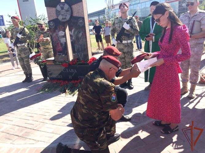 Памятник погибшим в локальных конфликтах бойцам спецподразделений открыт в Астрахани