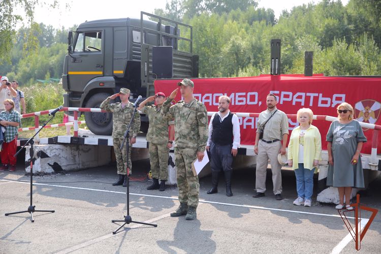 Росгвардейцы провели в Новосибирске акцию в поддержку участников спецоперации