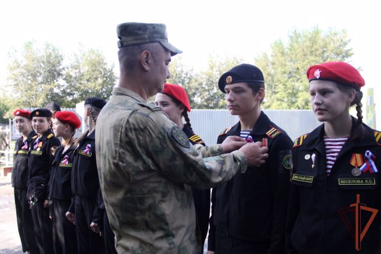 Патриотическая акция «С флагом на сердце» проходит на Урале