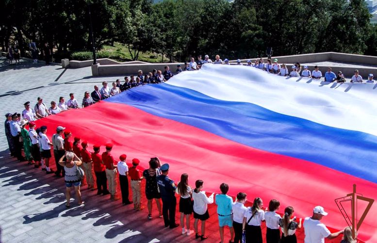 На юге России Росгвардия присоединилась к празднованию Дня Государственного флага Российской Федерации