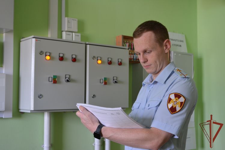 Росгвардейцы проверили безопасность образовательных учреждений перед началом учебного года