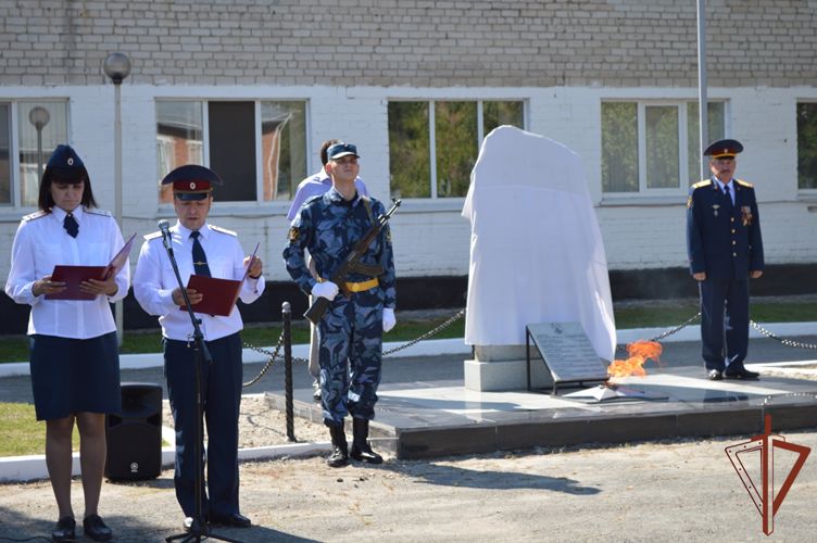 Росгвардия в Тюмени приняла участие в открытии мемориала военнослужащим, погибшим в 1996 году при исполнении воинского долга