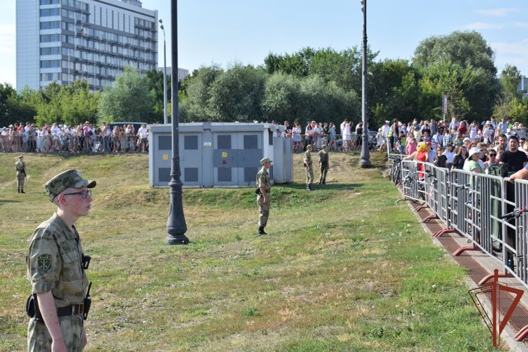 Росгвардейцы Казани приняли участие в авиационном празднике