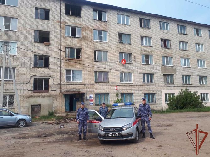 Наряд Росгвардии спас из огня жителей Нижегородской области  