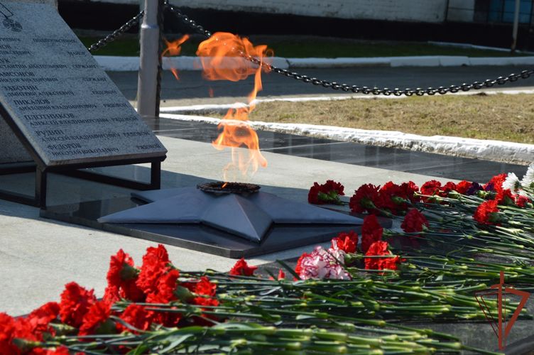 Росгвардия в Тюмени приняла участие в открытии мемориала военнослужащим, погибшим в 1996 году при исполнении воинского долга