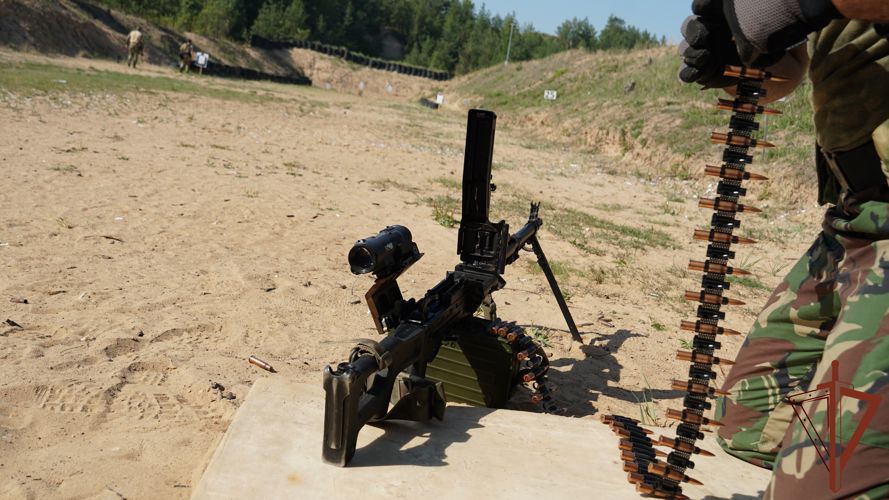 Сотрудники псковского СОБР «Гепард» Росгвардии провели боевые стрельбы