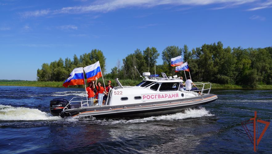 В Приволжье росгвардейцы приняли участие в торжественных мероприятиях ко Дню Государственного флага России